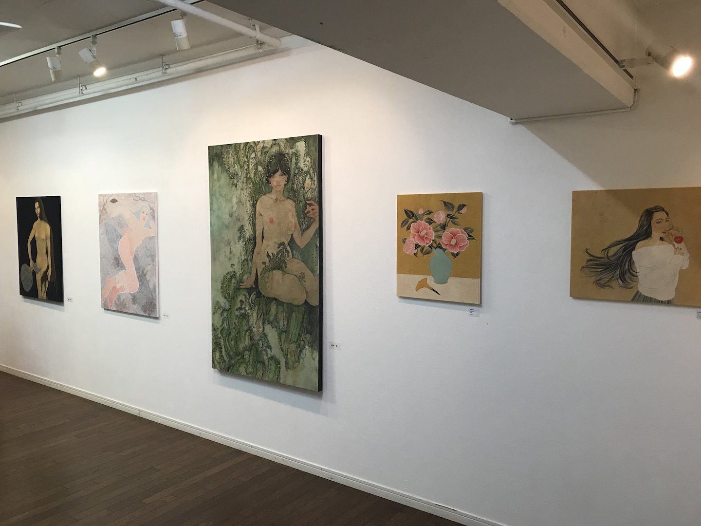右側の2作品はアートコンプレックスセンターからの販売作品として出品。