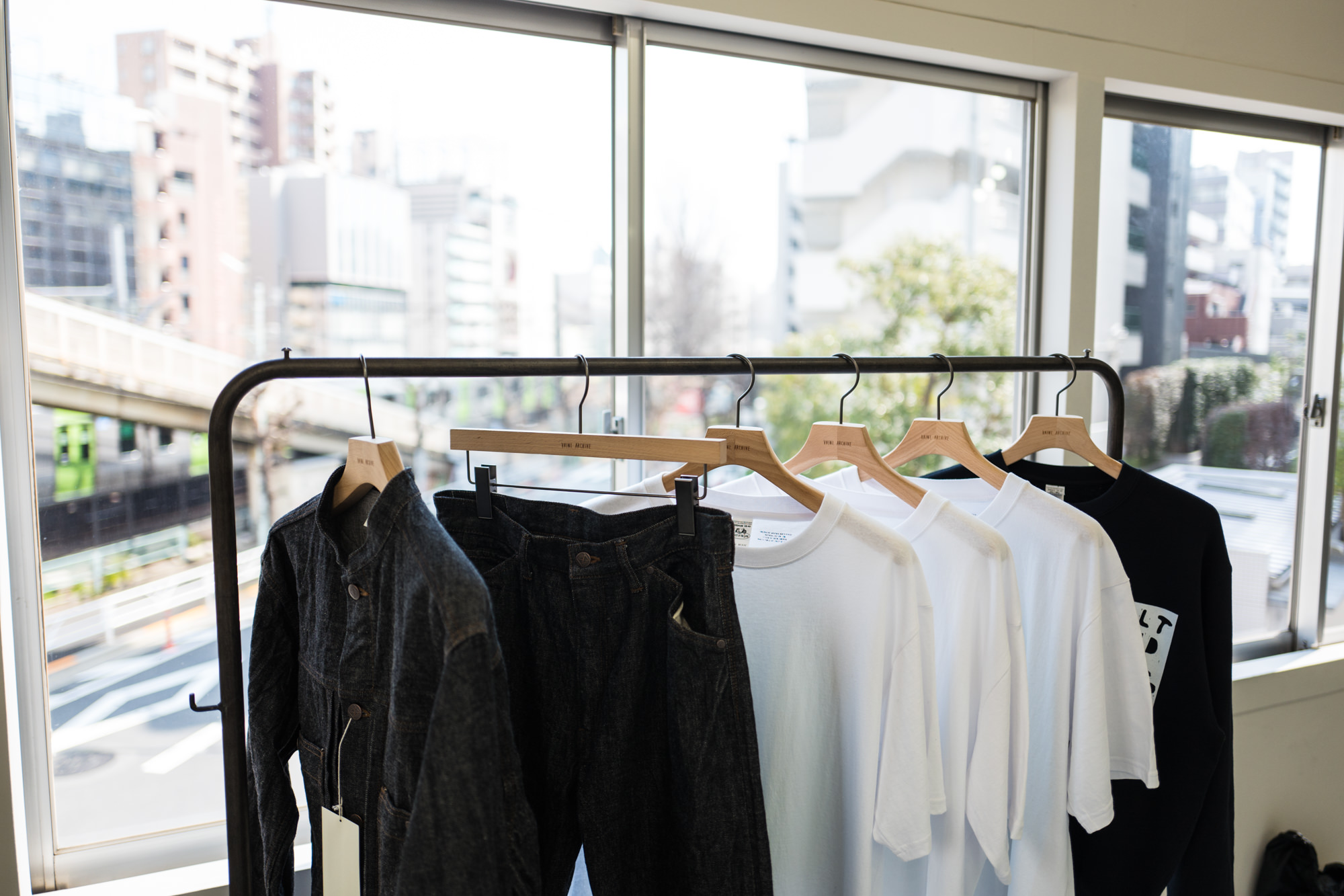 窓際にはTシャツも販売されていました。