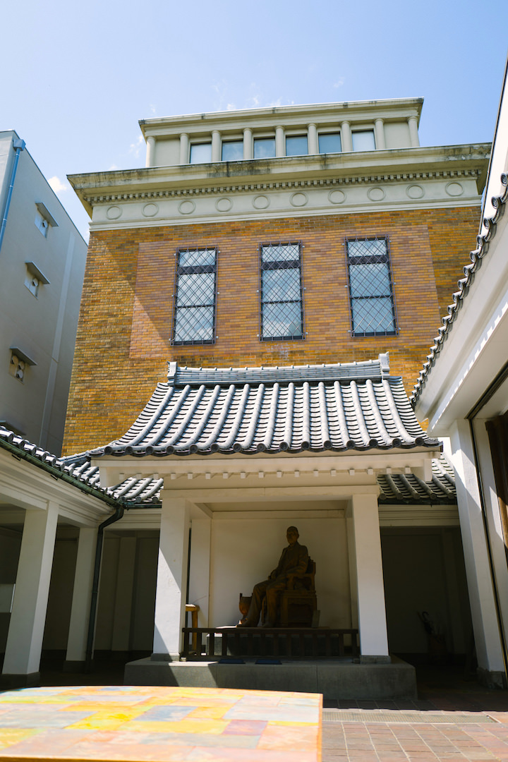 小野耕石さんの作品と陳列館、空!