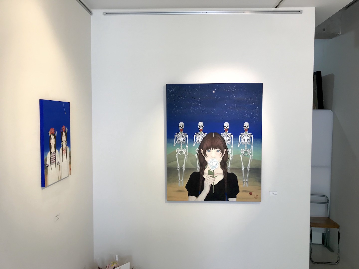 30号の大作「Faraway Landscape」（F30）左は「Peaceful days」（P8）