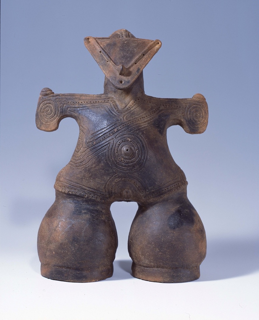 国宝 土偶仮面の女神 長野・茅野市蔵(茅野市尖石縄文考古館保管) 展示期間:7月31日(火)～9月2日(日) 長野県茅野市 中ッ原遺跡出土 縄文時代(後期)・前2000～前1000年