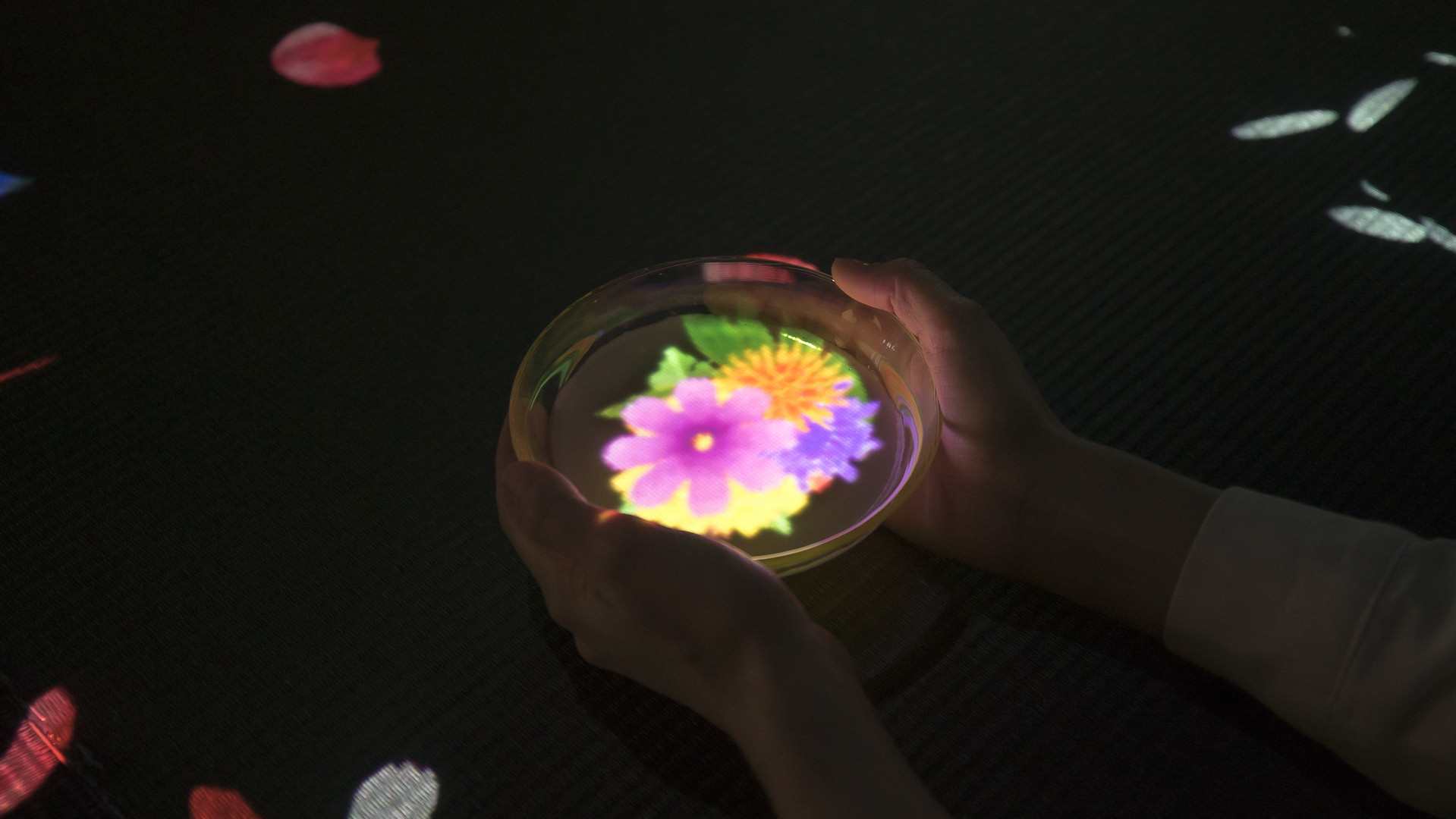 【teamLab★Borderless】500円カフェが楽しい！「EN TEA HOUSE」で自分だけの花を咲かそう！