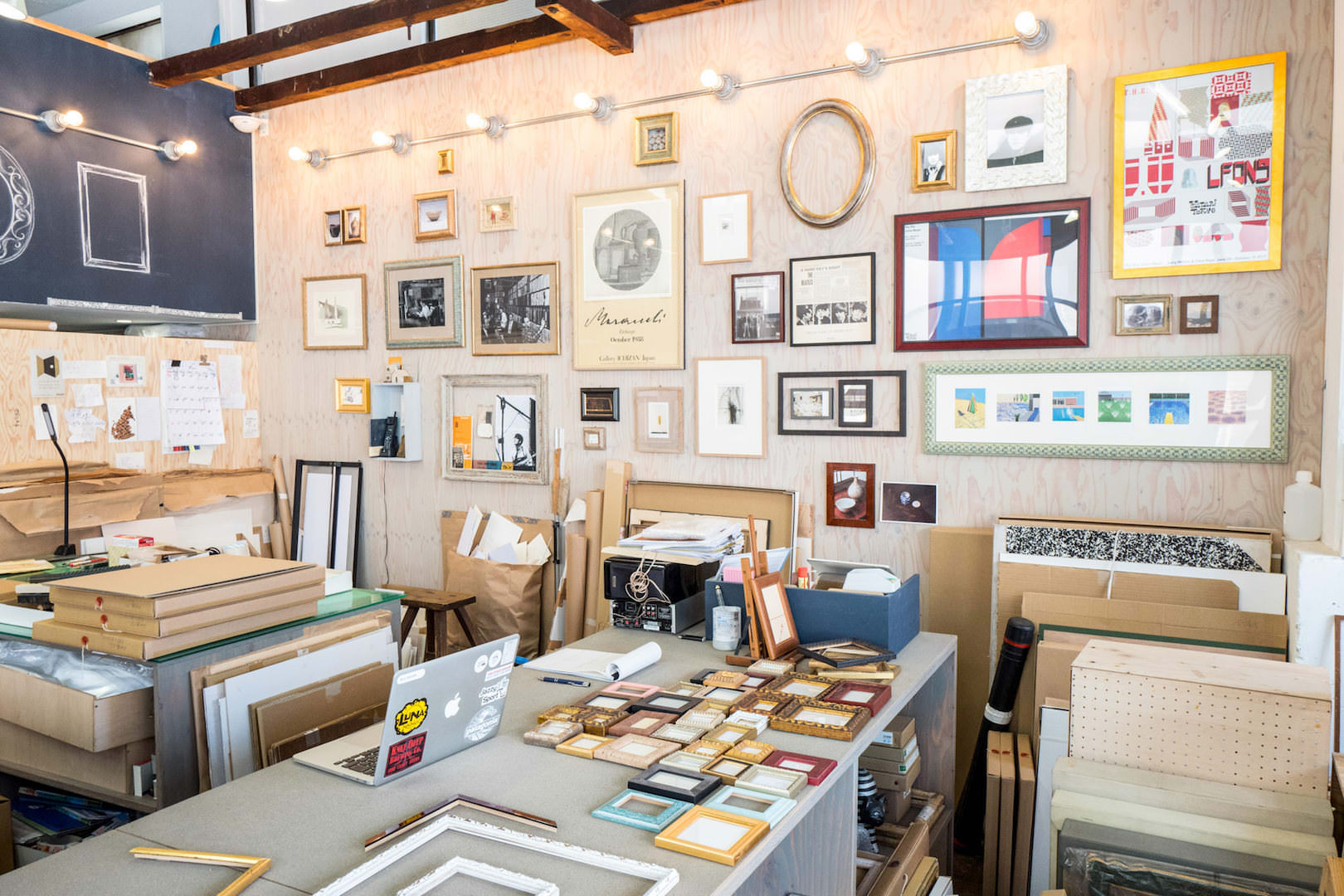 【蔵前】オーダー額縁のオススメ店「ナビス画材-Nabis Art Frames-」