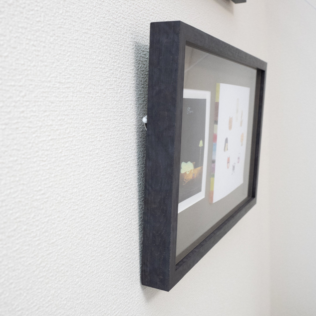 壁との距離は最上部で「2.7cm」も開いてしまっています。