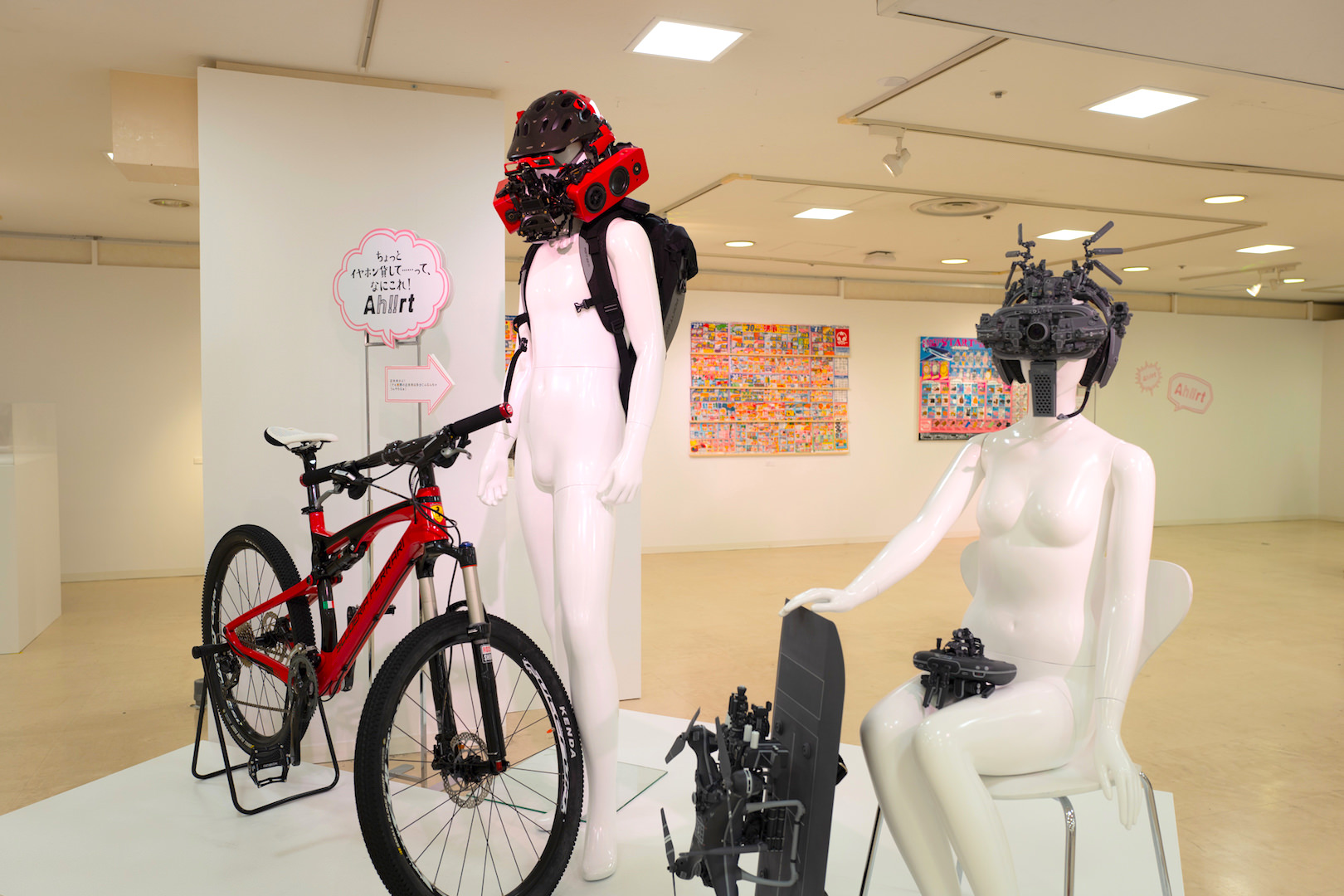 付属の自転車を含めた金額なのか？詳細は伺いませんでしたが、作品価格はいずれも「100万円！」でした。