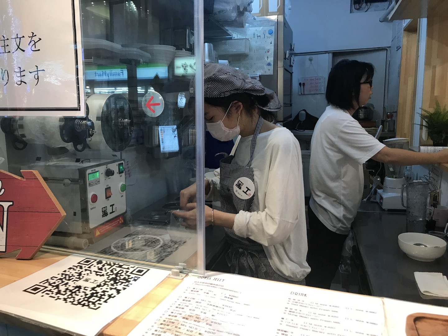 女性3人で切り盛りしている店内。