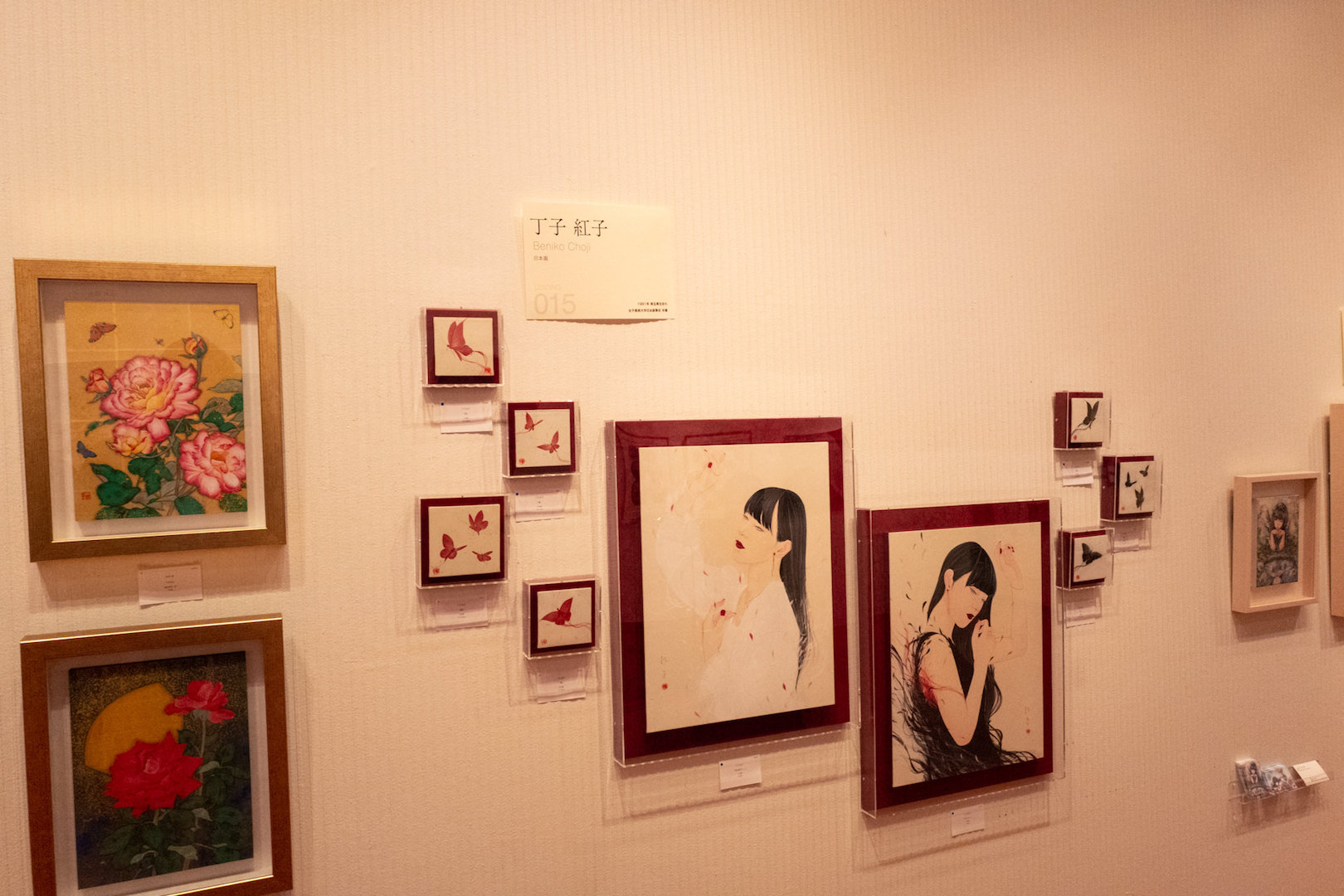 丁子紅子さんは購入しやすいような小品も展示していました。