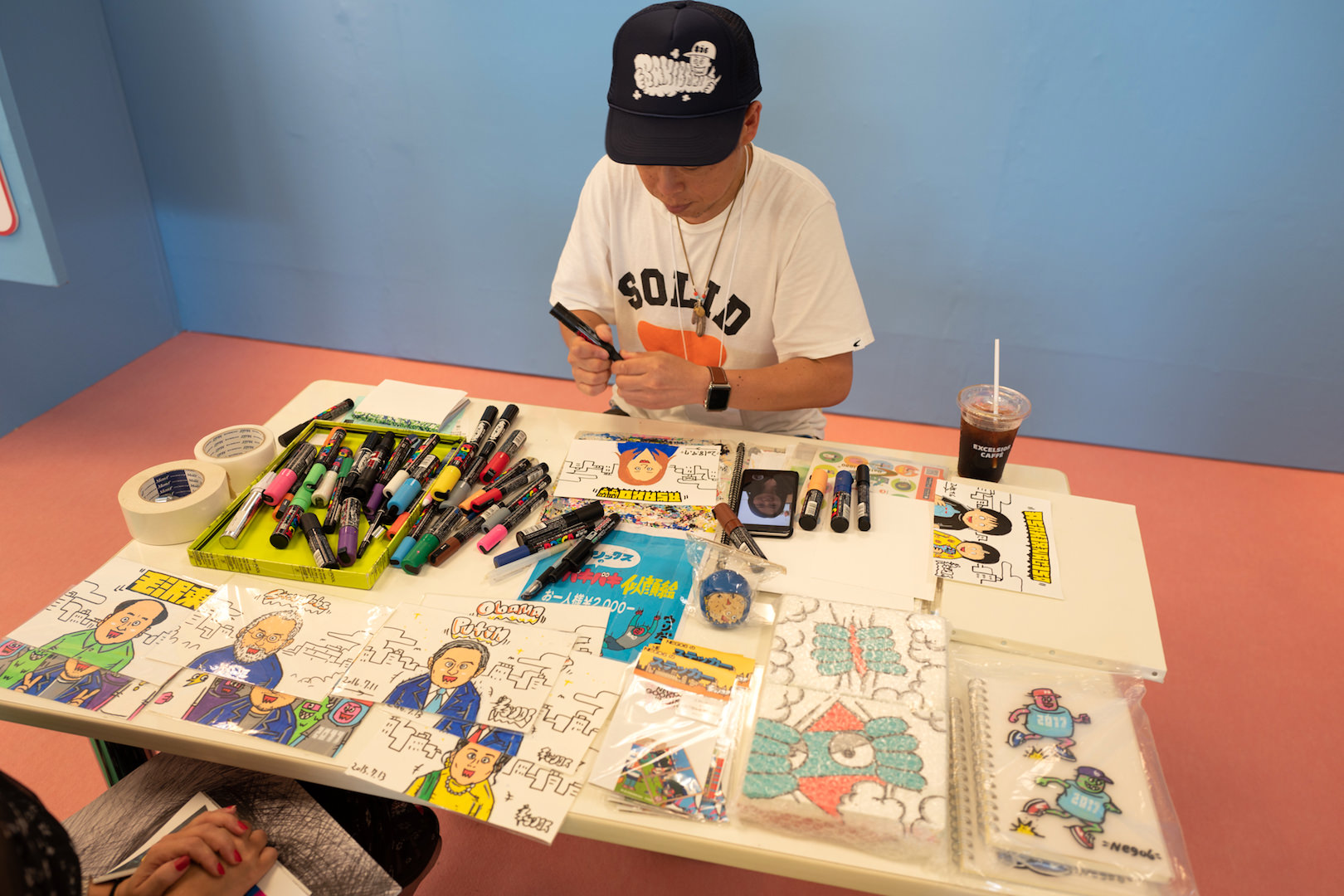 似顔絵制作中