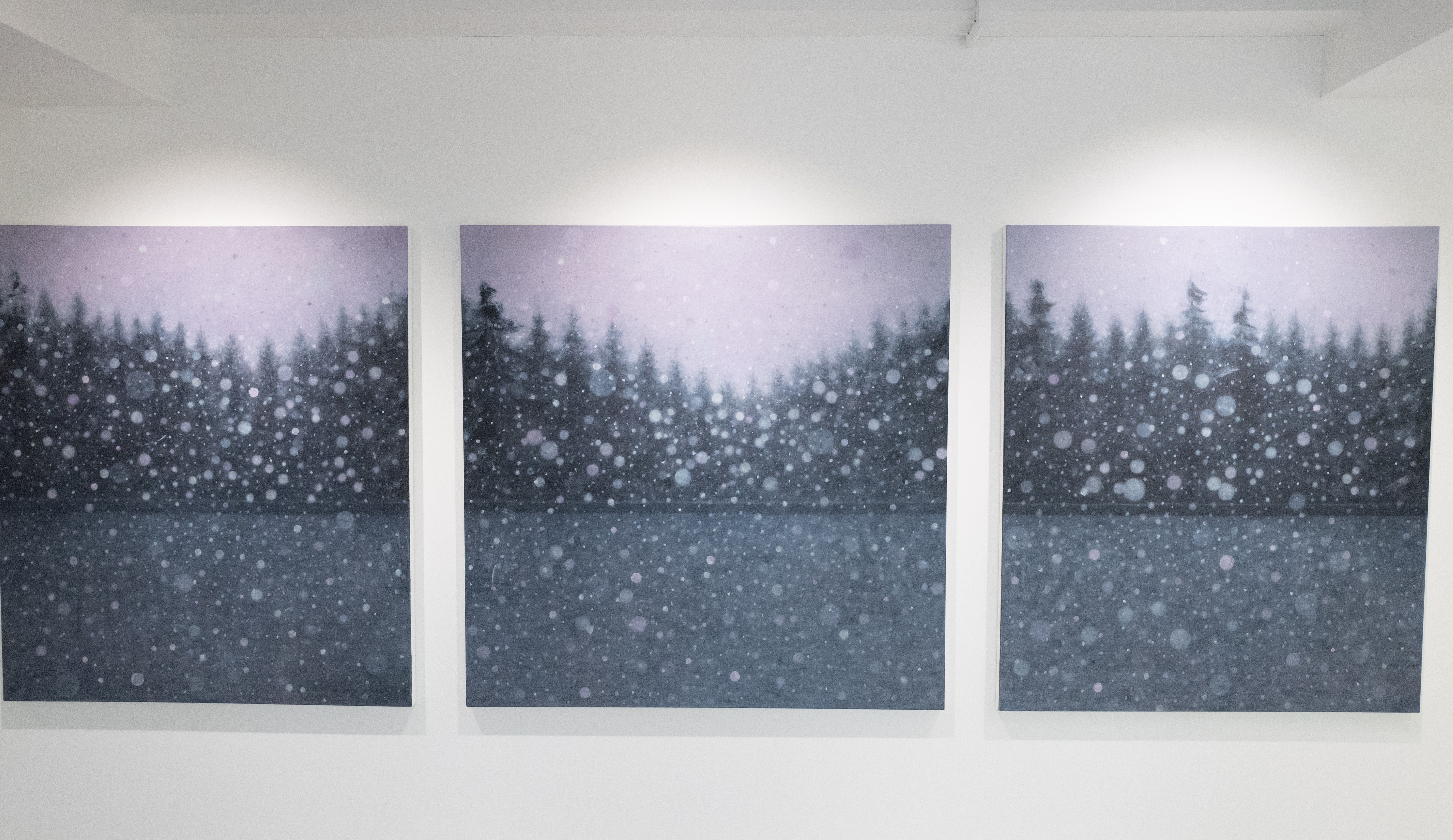 左より《border 1》 2017 キャンバスに油彩 160x140cm《border 2》 2017 キャンバスに油彩 160x160cm《border 3》 2017 キャンバスに油彩 160x140cm