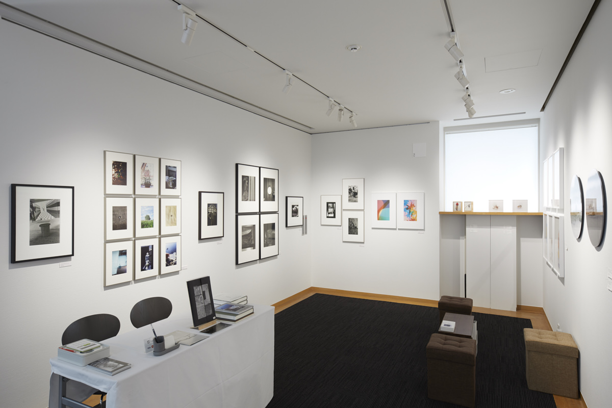 会場風景より〜Courtesy of Fine-Art Photography Association, Photo: Kenji Takahashi