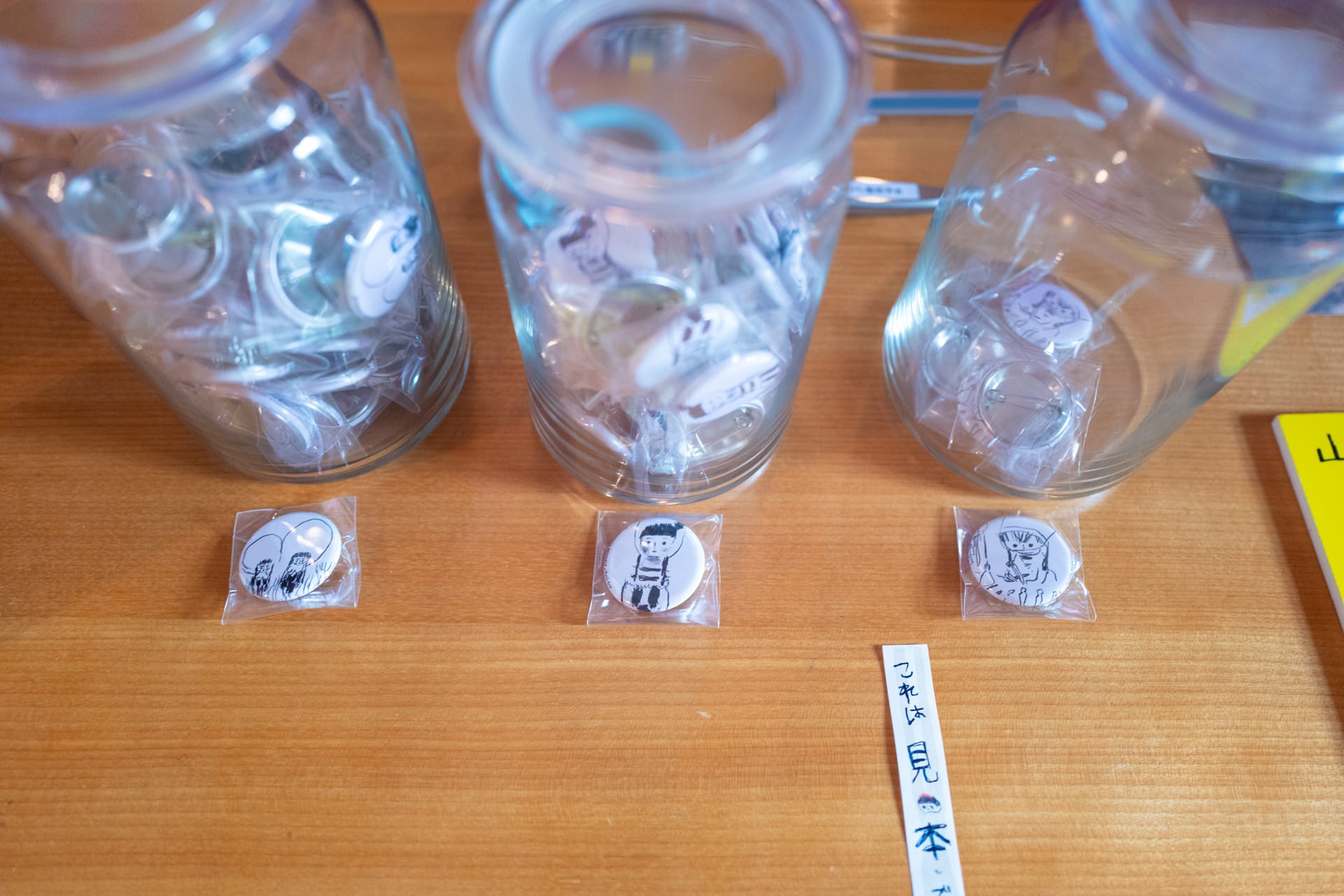 無料で参加出来るスタンプラリーの景品は「山のヨーナ」の缶バッヂです（1個）。