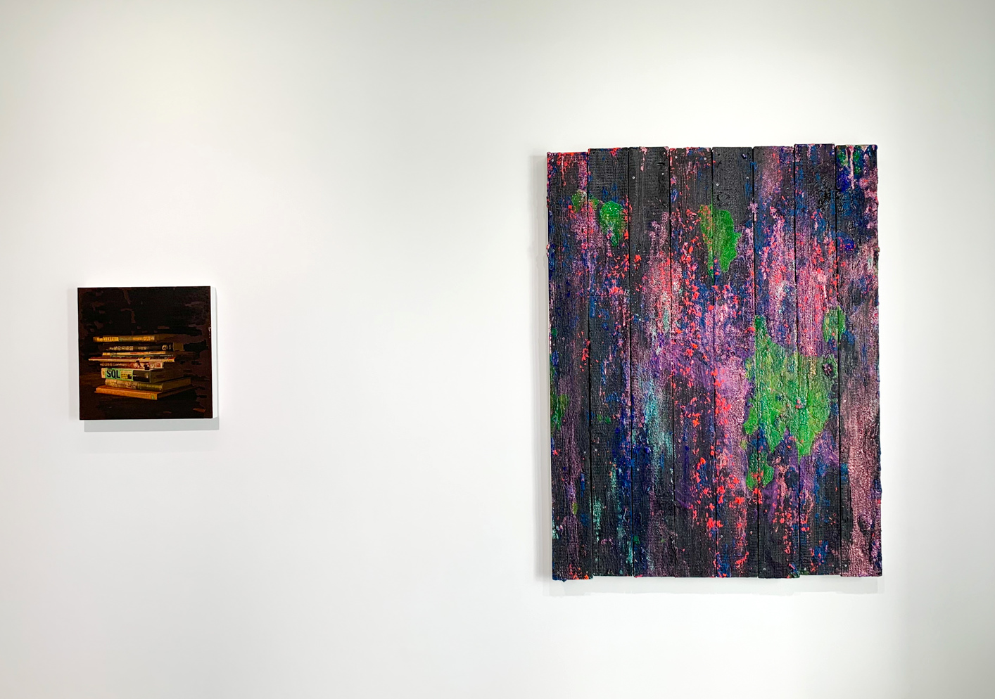 左:「残欠の絵画」シリーズ 右」「trace/wood」シリーズ