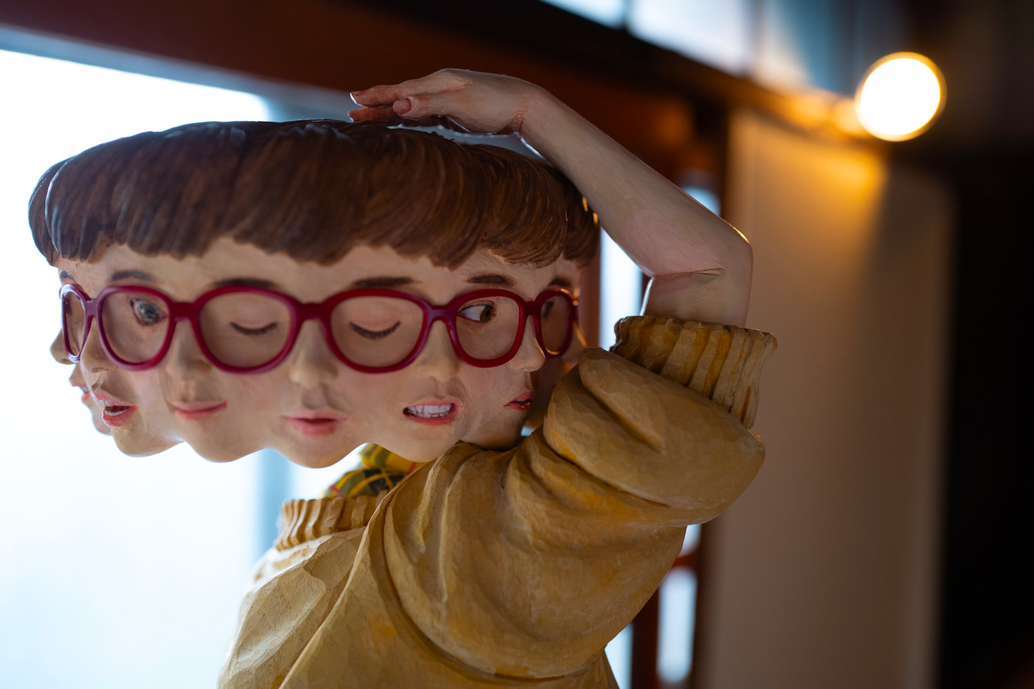 金巻芳俊《マドイ・カプリス》部分〜360度表情を楽しめる作品です。