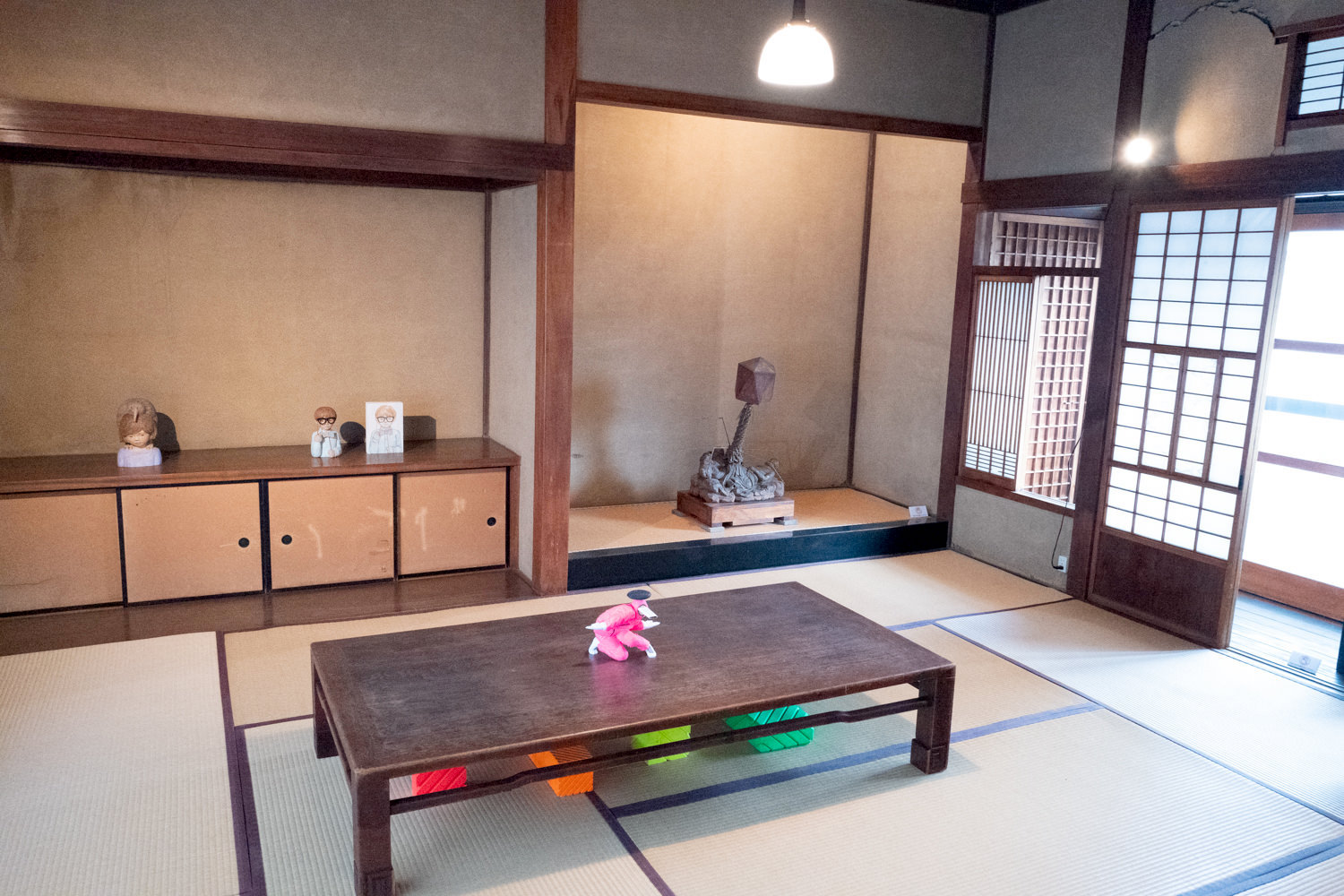 2階の展示室。畳に座って作品鑑賞出来るなんて素晴らしすぎます！