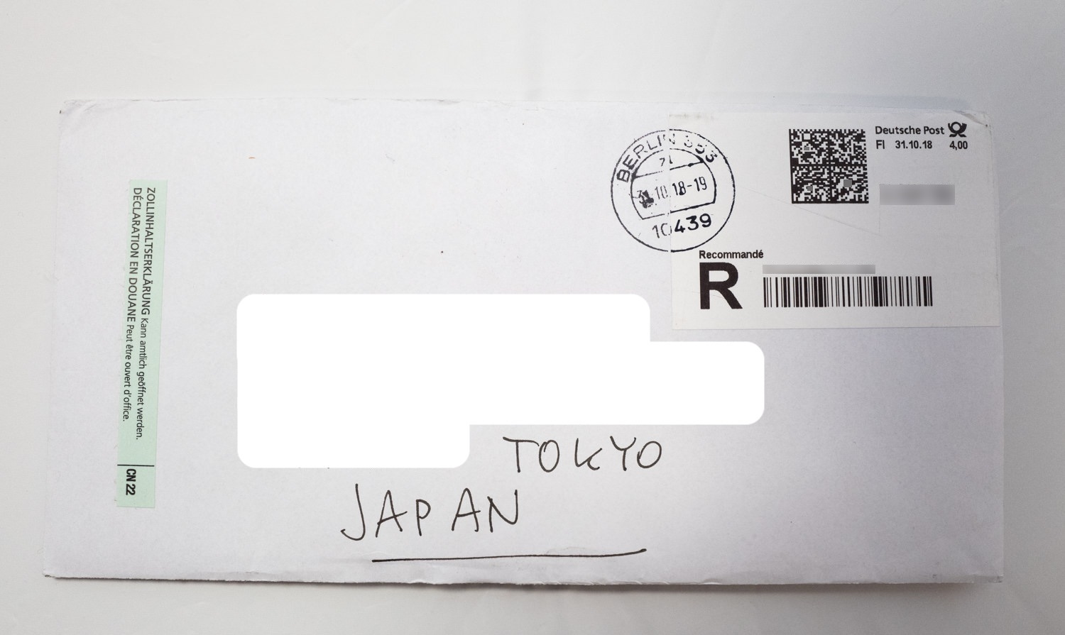 国際郵便書留で到着。取り扱いは日本郵便でした。※追跡バーコードのシールは剥がしています。