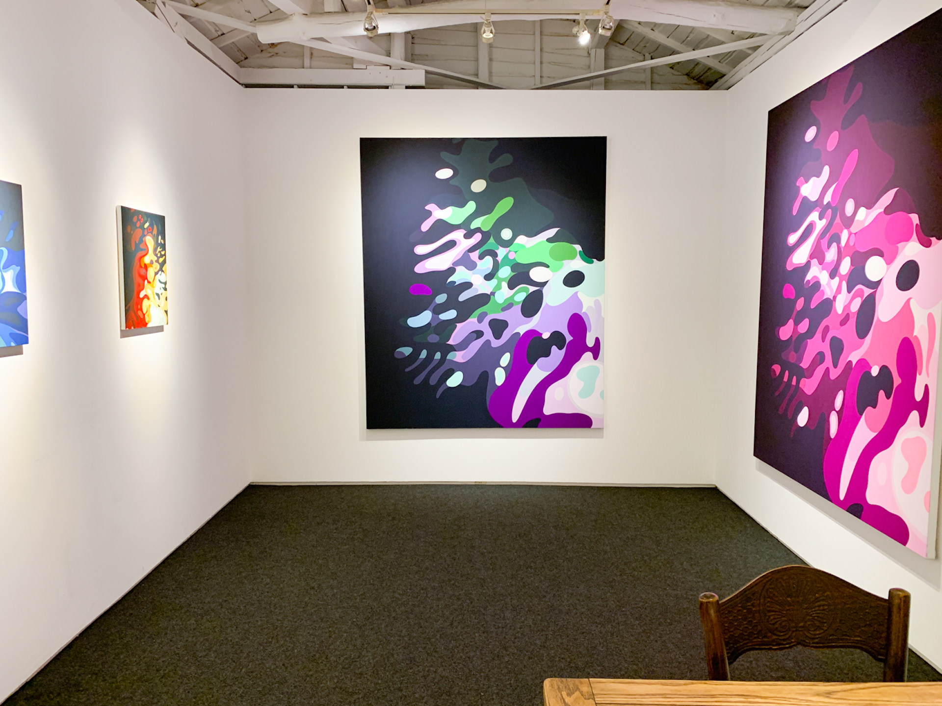 中央：《Light #12》右：《Light #12 Magenta》