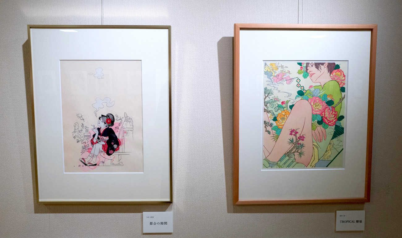 進呈作品の展示〜左:今井鉄朗《都会の隙間》 右:奥村彰一《TROPICAL 贈福》