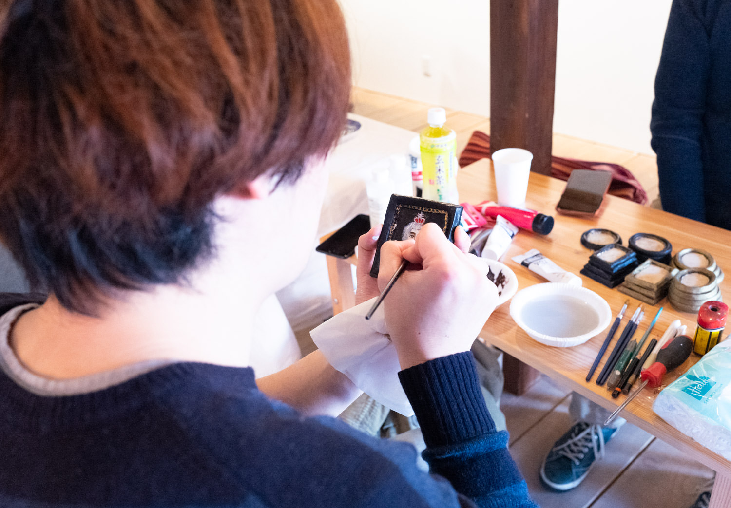制作中はこちら側から見えないので、ギャラリーの方に写真を撮ってもらいました。