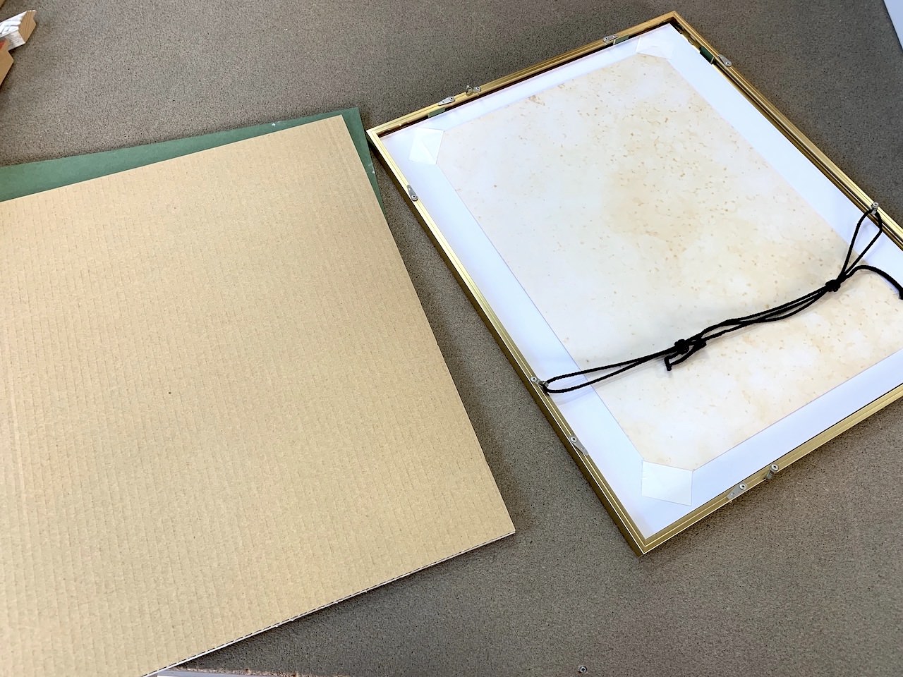 数年前に額を変えたと聞いたのですがこの有様・・・。