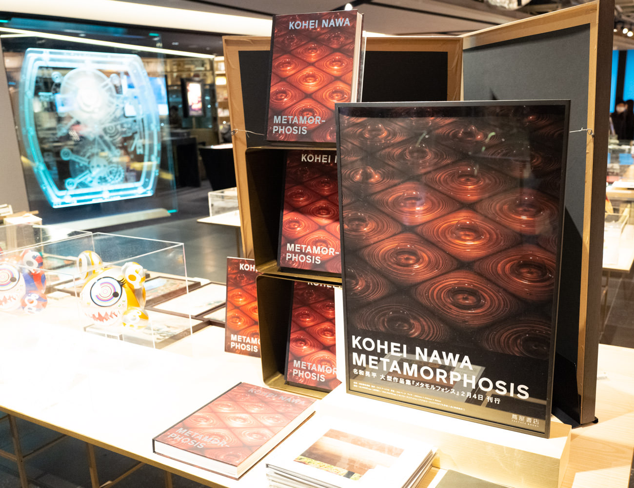 表紙は2018年にSCAI THE BATHHOUSEで開催された個展「Biomatrix」の作品