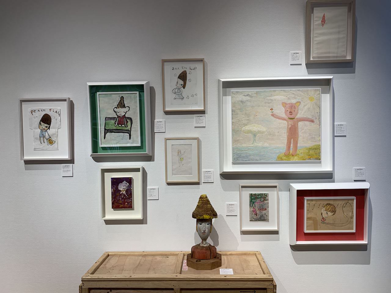 奈良美智さんの作品は多数出品