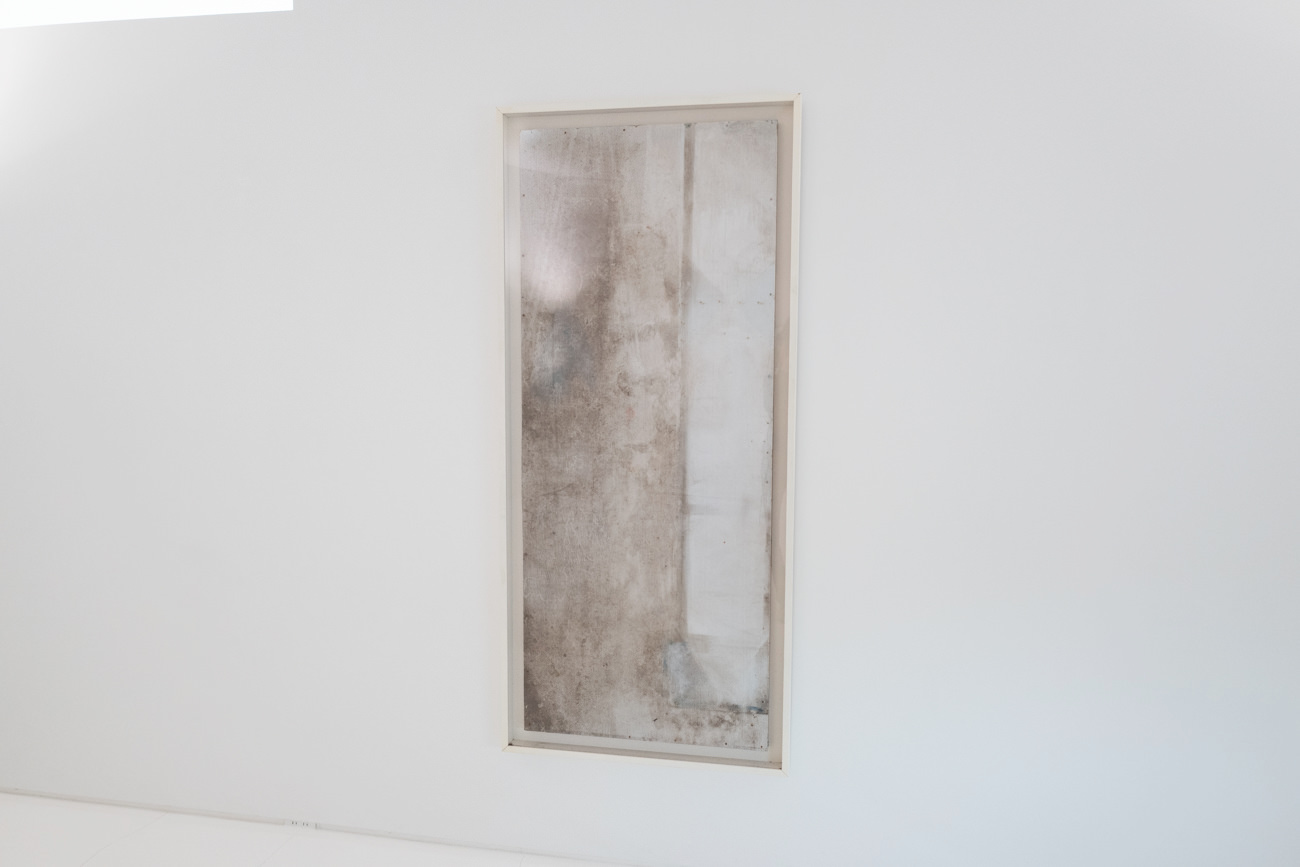 小林正人《クリスマスホワイト》1990年 paint on canvas 181.5×75cm
