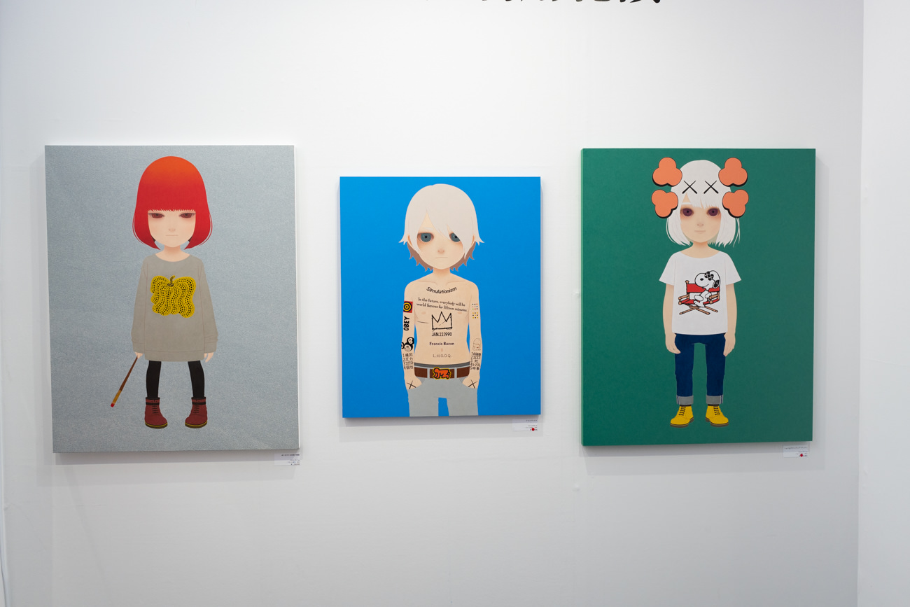 山田航平個展「引用礼賛」左：《ありきたりな狂気の物語》 中：《リメンバー ××》右：《シャイなグラフィティアーティスト》