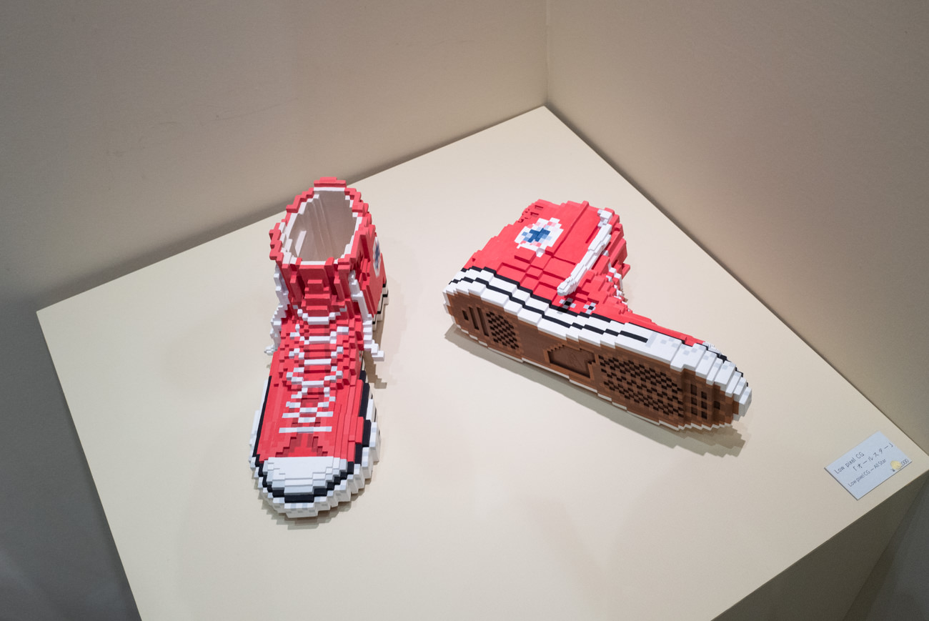 増田敏也《Low pixel CG 「オールスター」》 2019 陶 w29.0×d12.0×h13.5 cm