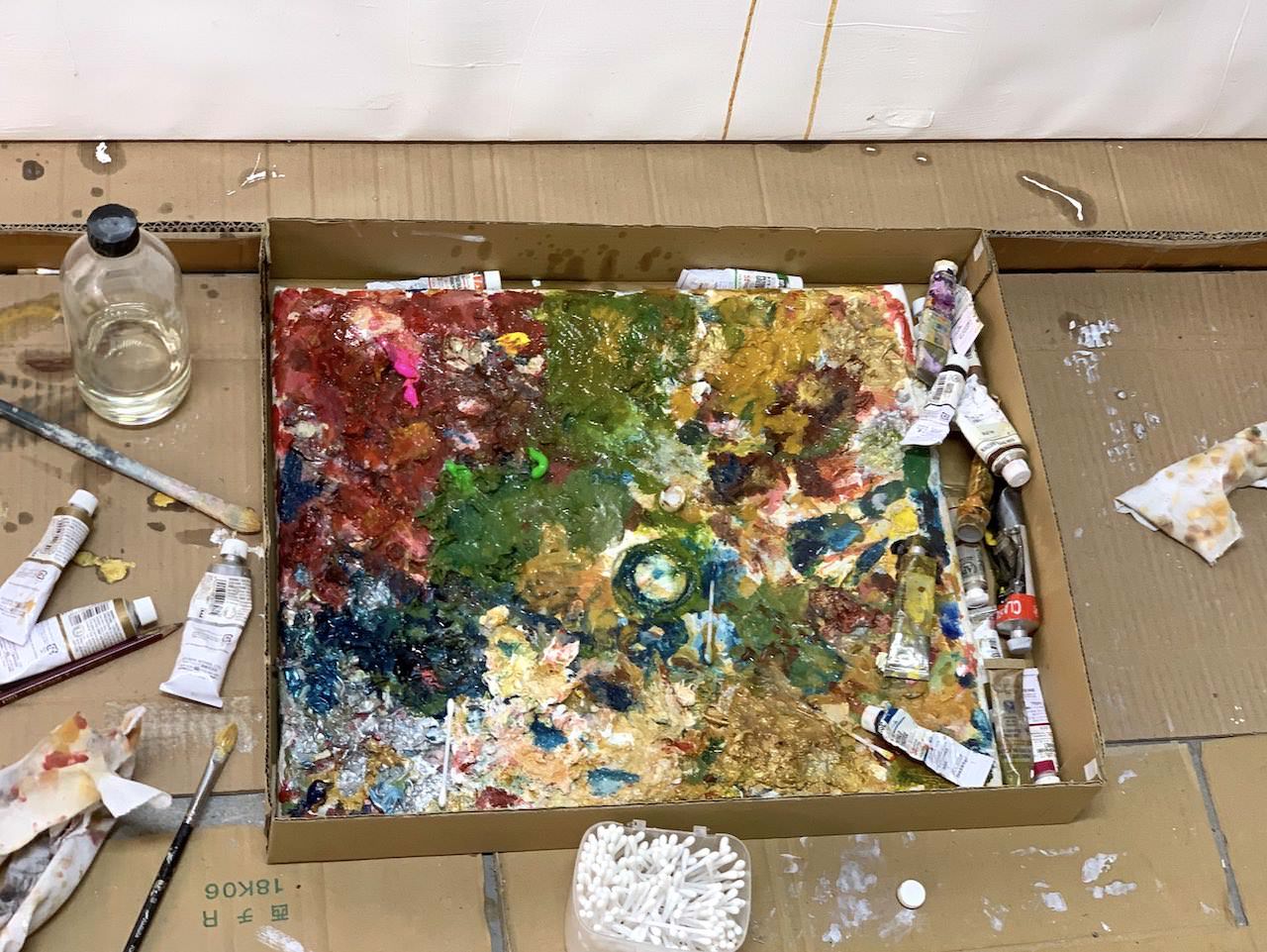 油絵の作家さんアトリエは絵の具の香りが心地良かったです。