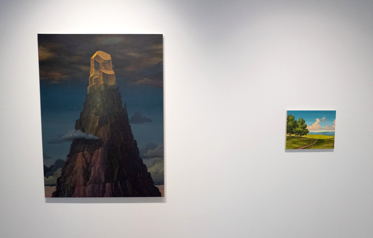 福井篤 左：《水晶山》2019年 アクリル・キャンヴァス 右：《空の何か》2019年 アクリル・キャンヴァス