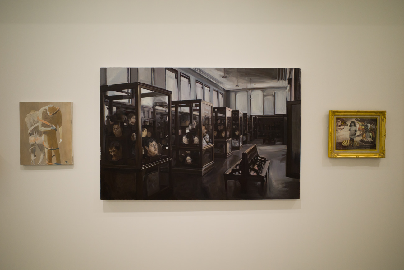 左：タン・ディシン《Age of Epitaph／墓志年代》中：Wang Zhibo《The Archives》2013年 右：島田美子+ブブ・ド・ラ・マドレーヌ《ビーナスの誕生-隠蔽》1998年