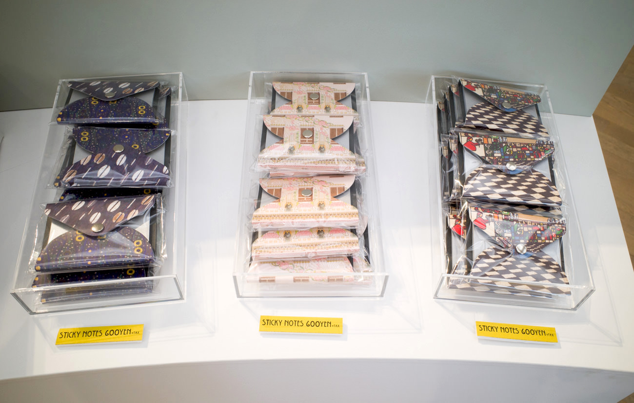 付箋のケースは3種類。価格は648円（税込)です。