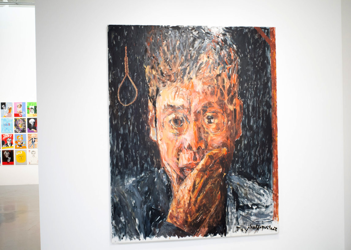 入り口を開けると目の前に展示されている《T+Y自画像》2018年