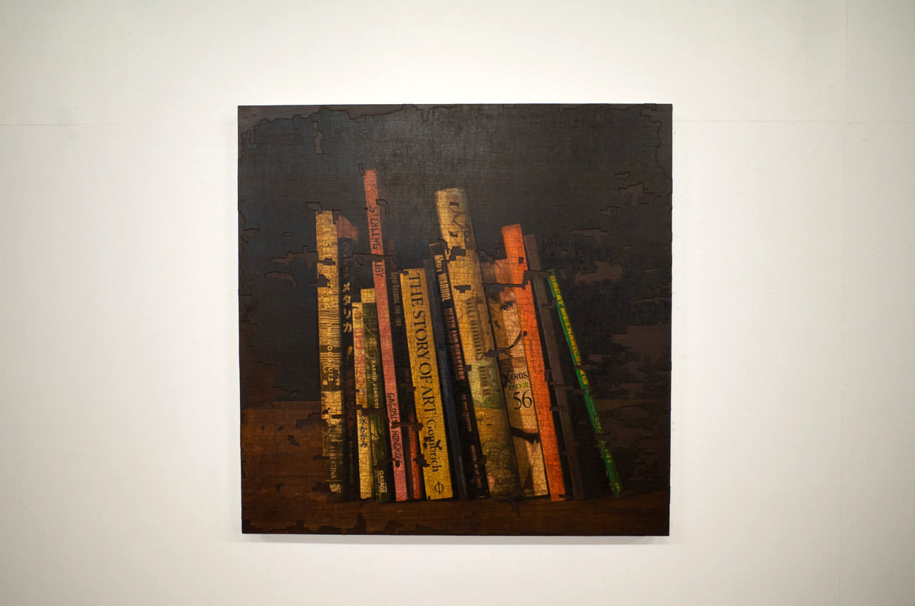 本棚を描いた「残欠の絵画」シリーズ作品。
