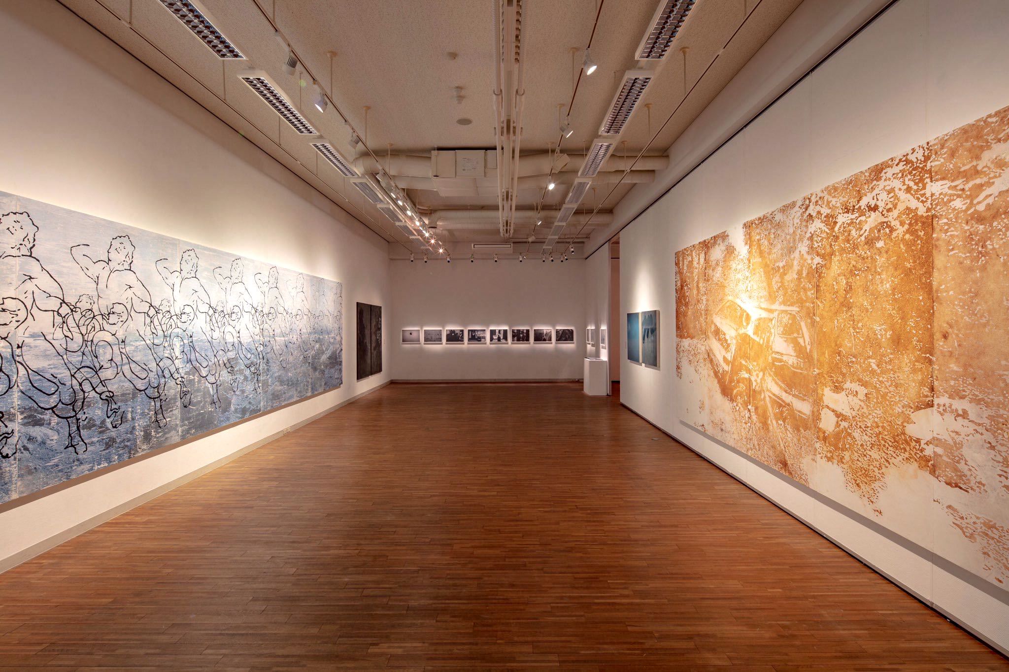 京都造形芸術大学院修了展 展示風景より〜左が山本捷平さん、右は小谷くるみさん作品