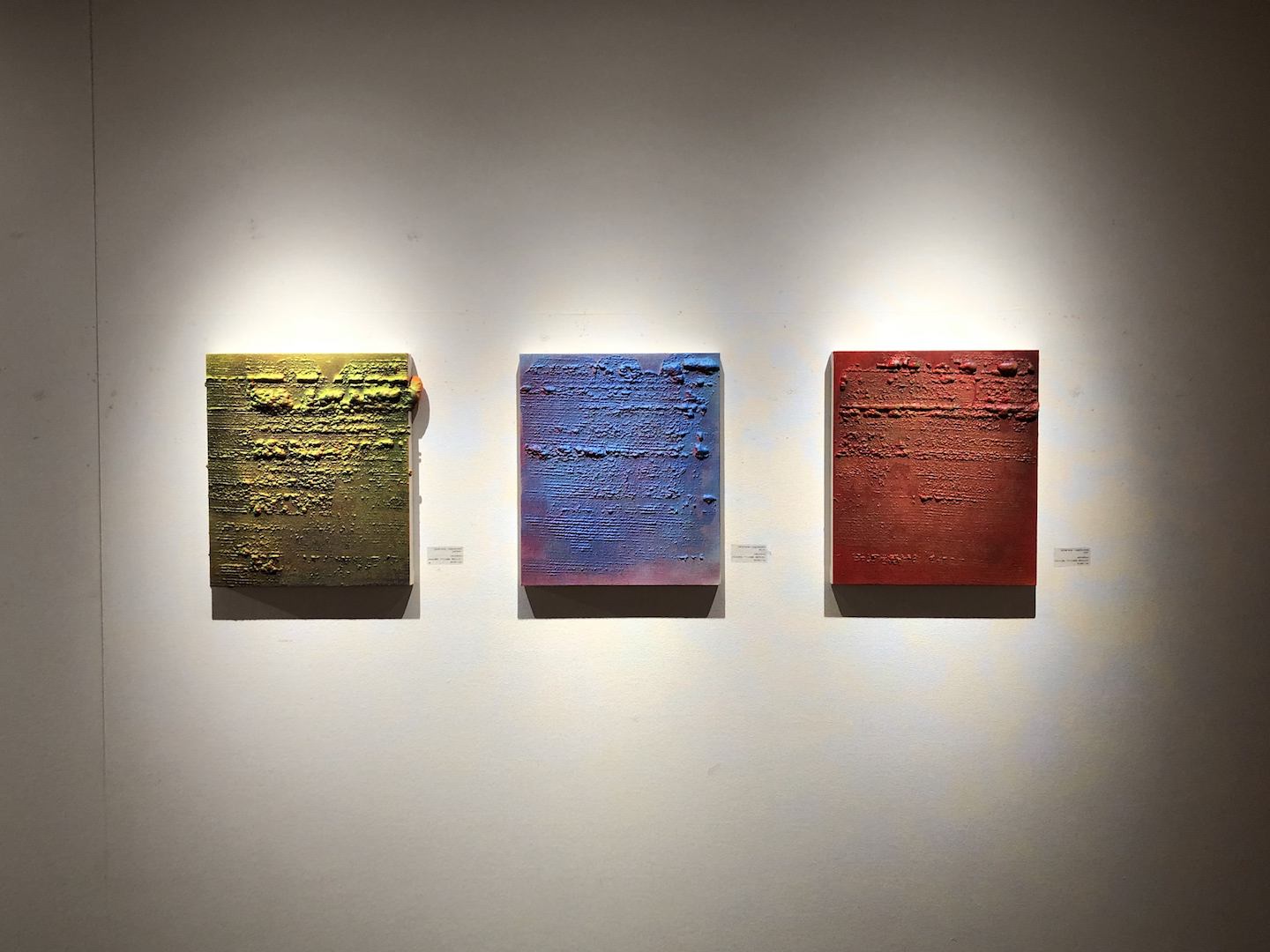 山本捷平《reiterate-vagueness》シリーズ 530 x 455mm 2019年 パネルに麻布、アクリル絵具、発泡ウレタン