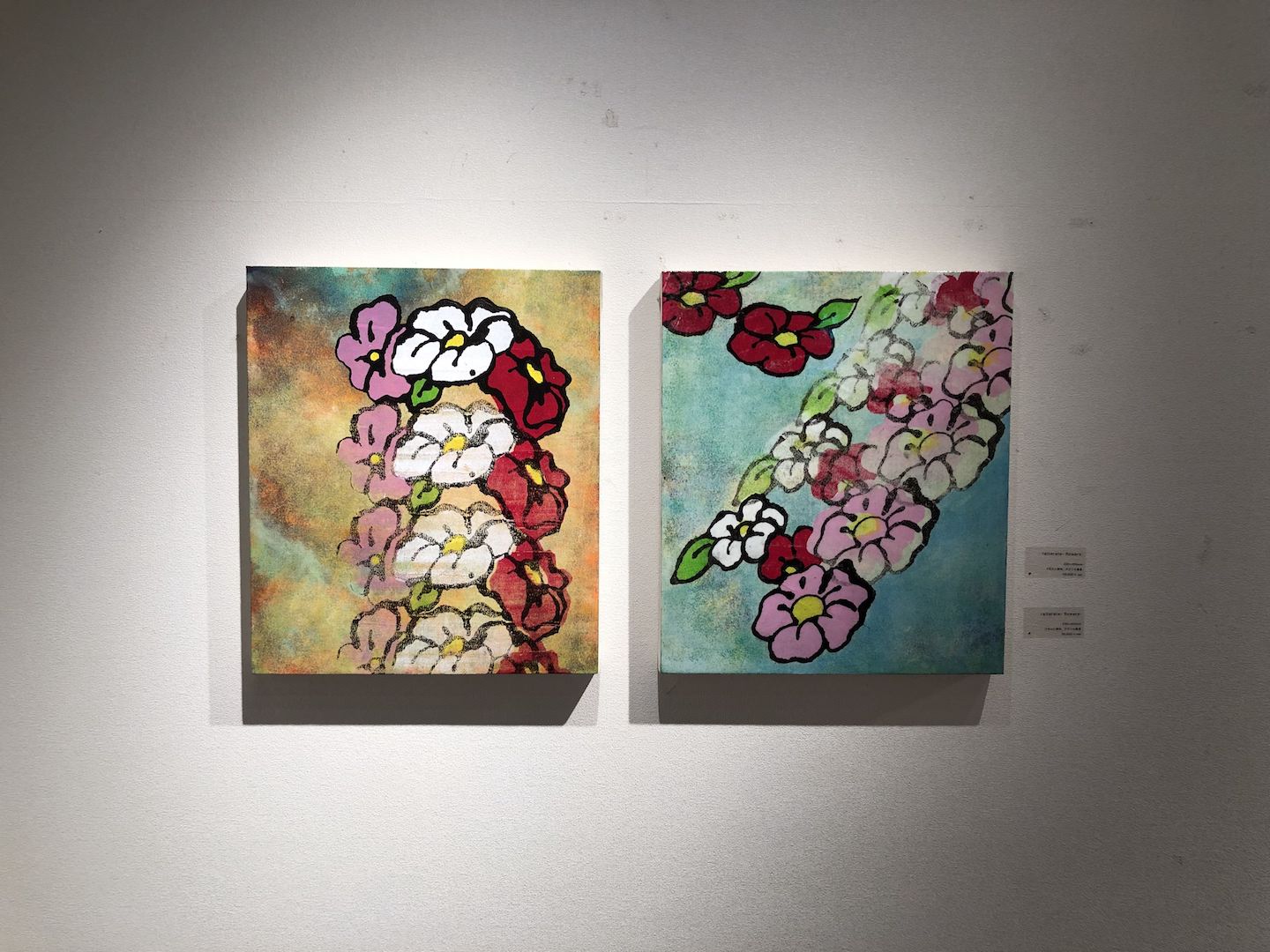 山本捷平《reiterate-flowers- 》530 x 455mm 2019年 パネルに麻布、アクリル絵具 ※ともに同タイトル