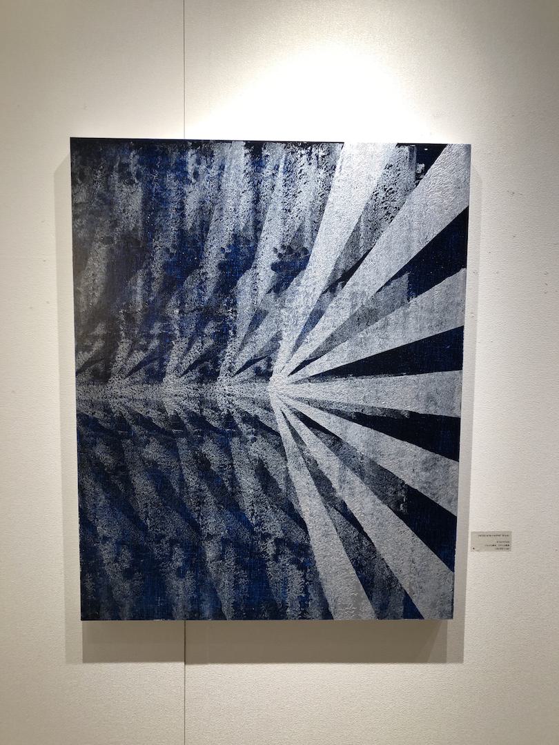 山本捷平《reiterate-radial blue-》 910 x 727mm 2019年 パネルに麻布、アクリル絵具