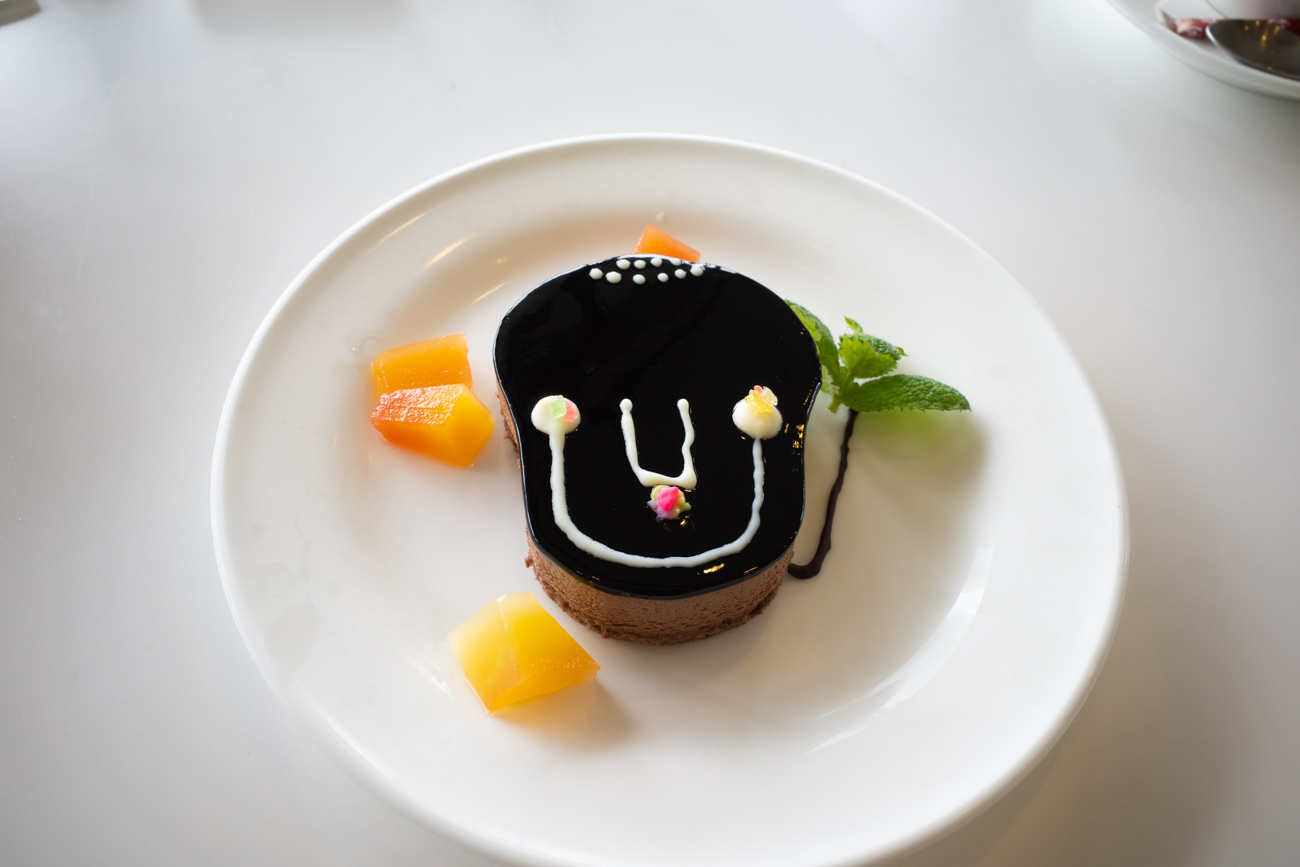 【アート＆グルメ】「カフェ ダール」の加藤泉展 コラボスイーツ 〜 ハラ ミュージアム アーク