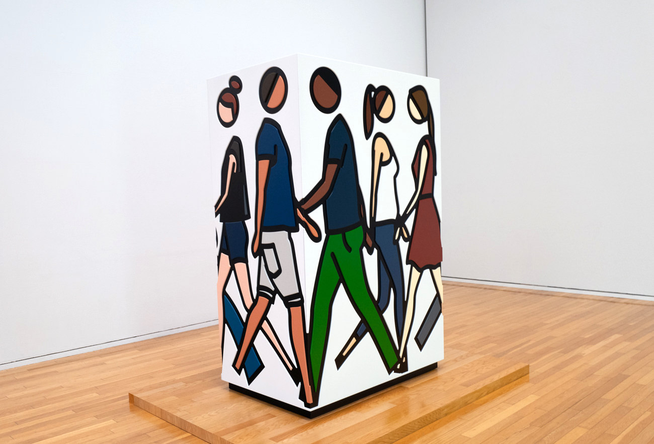 Julian Opie《Street 1》알루미늄에 자동차용 도료 210.0×140.0×90.0cm 2019년〜받침대와 바닥의 소재가 동일하네요.