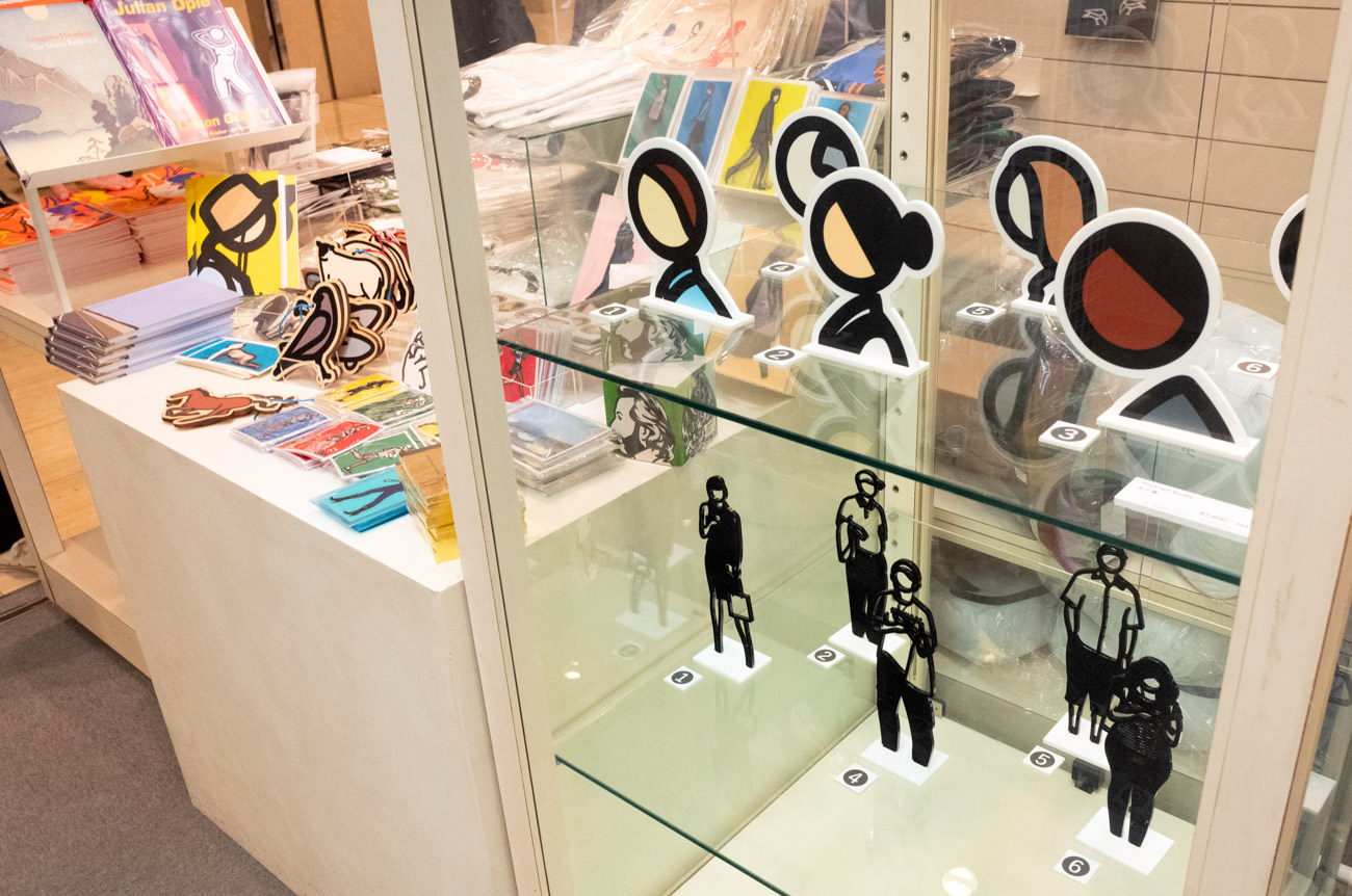 오른쪽 위 "PORTRAIT BUSTS" 7,800엔(세금 별도), 오른쪽 아래 "Australian statuettes" 6,000엔(세금 별도) ※모두 영국에서 수입 판매