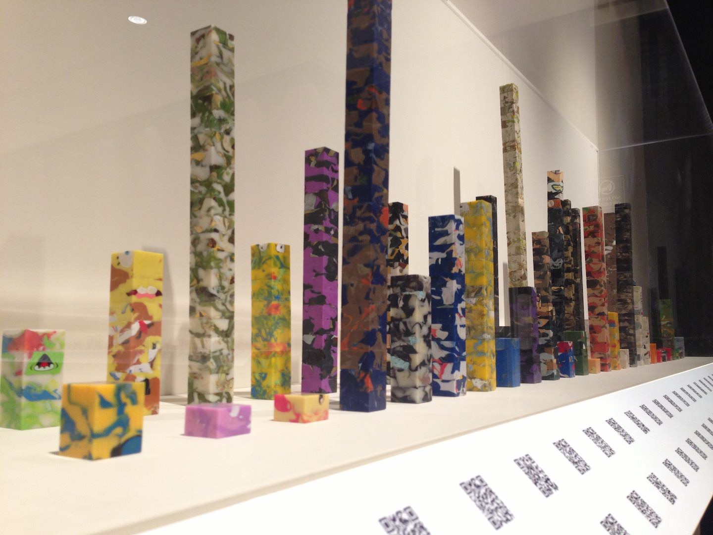 three《555 bit》 2013年 ※「three is a magic number 7」 出品作品