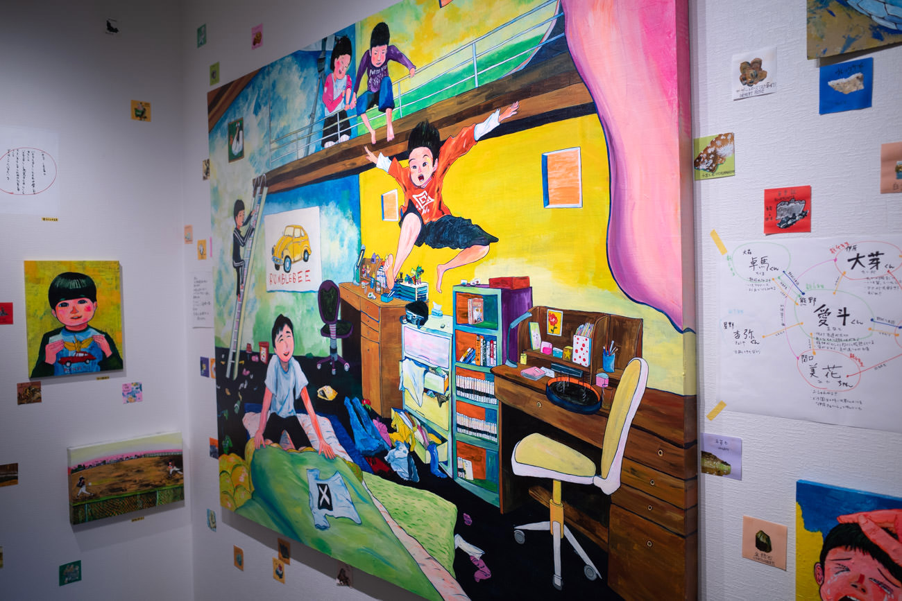 日常の生活を描いた作品が、私たちに問いかけてきます。