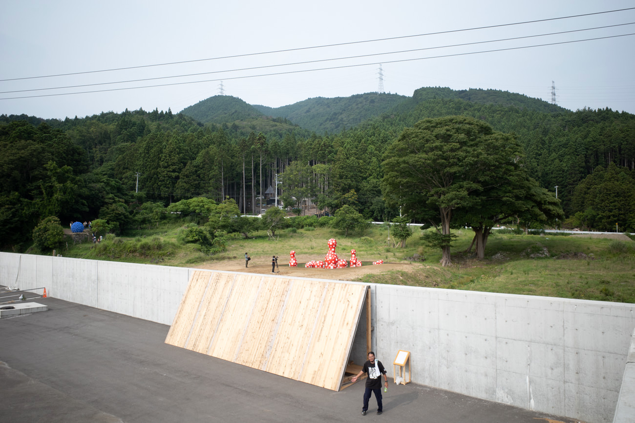久住有生《淡（あわ）》2019年桃浦エリア〜草間彌生《新たなる空間への道標》2016年Courtesy of Ota Fine Arts, Tokyo / Singapore / Shanghai ©Yayoi KusamaSIDE CORE《Lo…