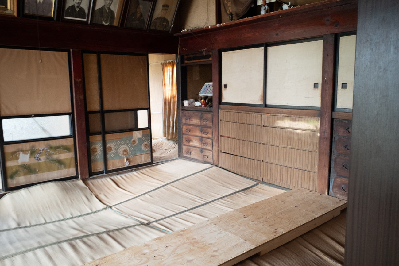 持ち主の家族と思われる写真も飾られていました。