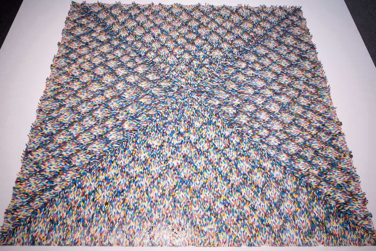 今村洋平《peak 3601》シルクスクリーン、紙、インク 3.5×143.0×143.0×cm 2019年