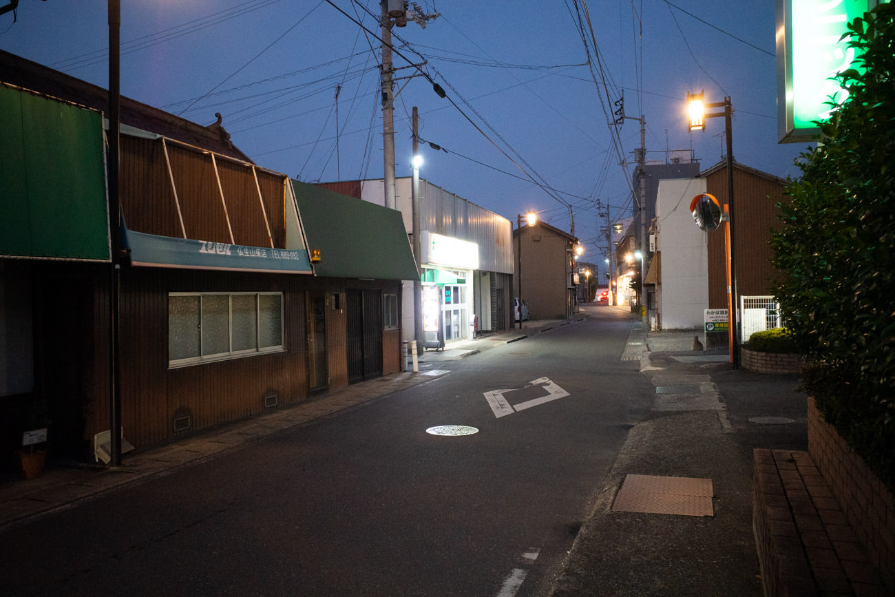 駅から一本道ですので、迷いません。