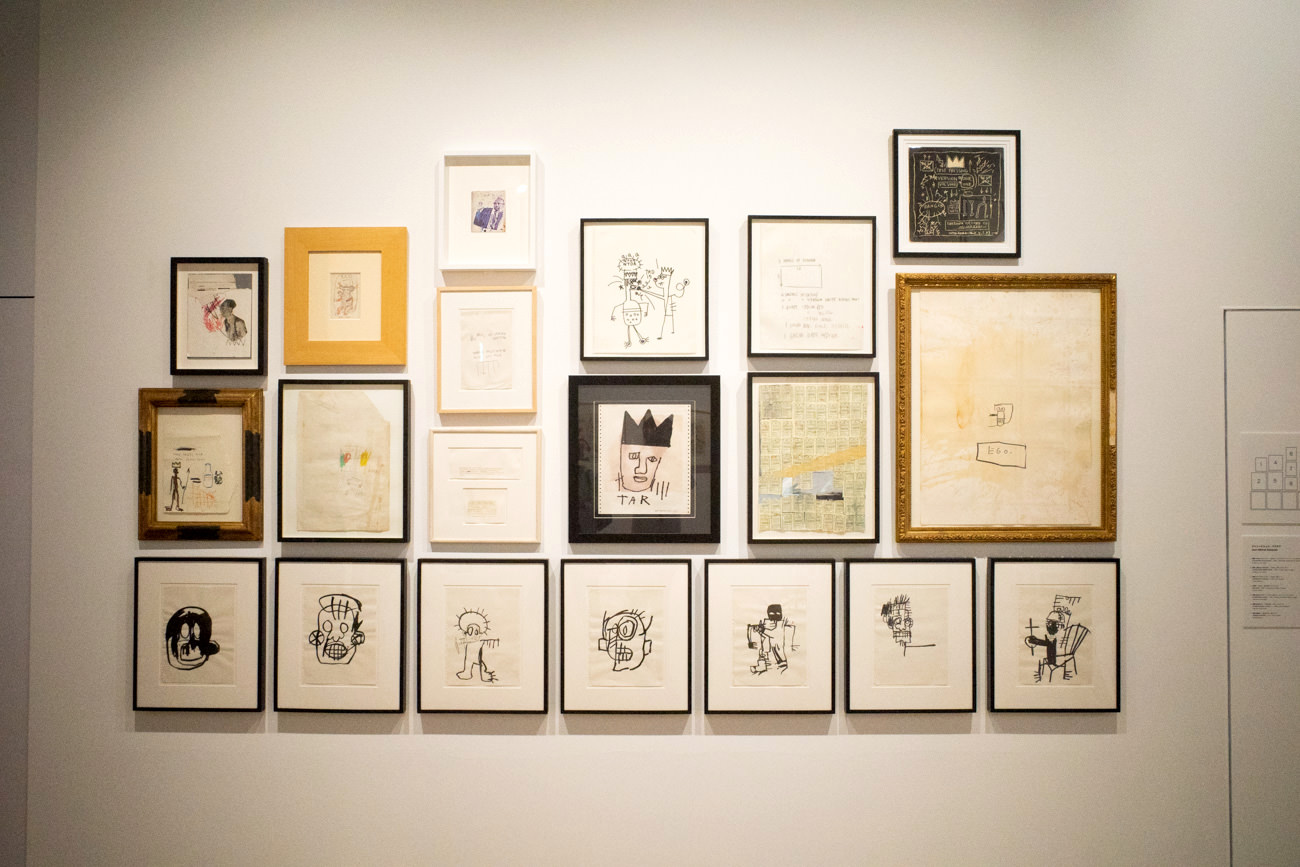 数多くのドローイング作品が展示