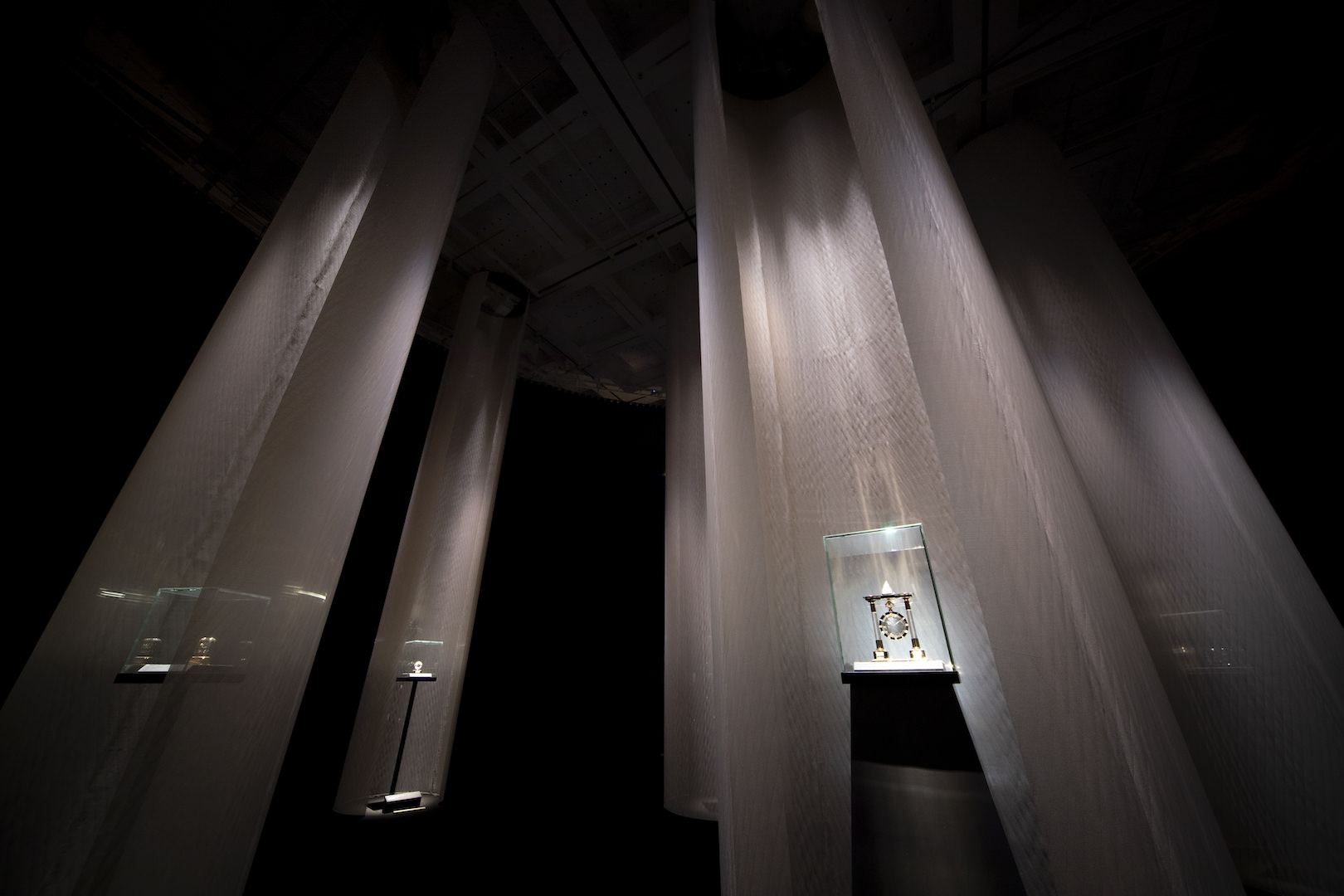 【企画展】新素材研究所による上質空間〜「カルティエ、時の結晶」国立新美術館