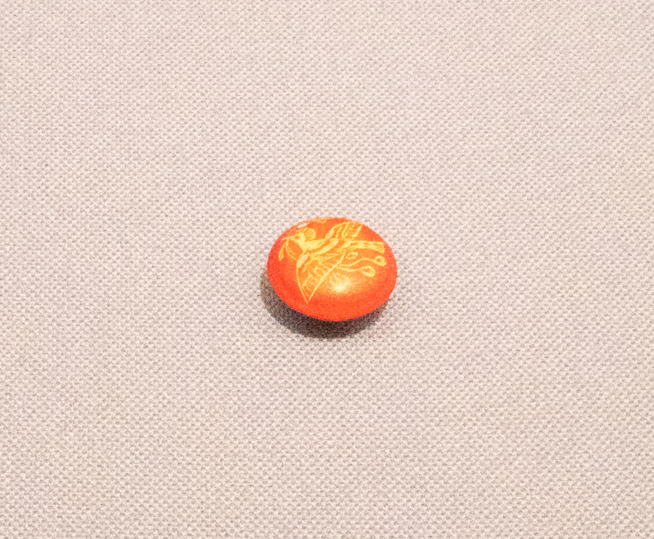 直径1.5〜1.7cmの作品。※写真は拡大